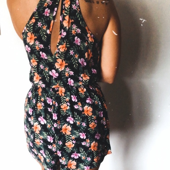 Beautiful floral romper - Picture 2 of 2